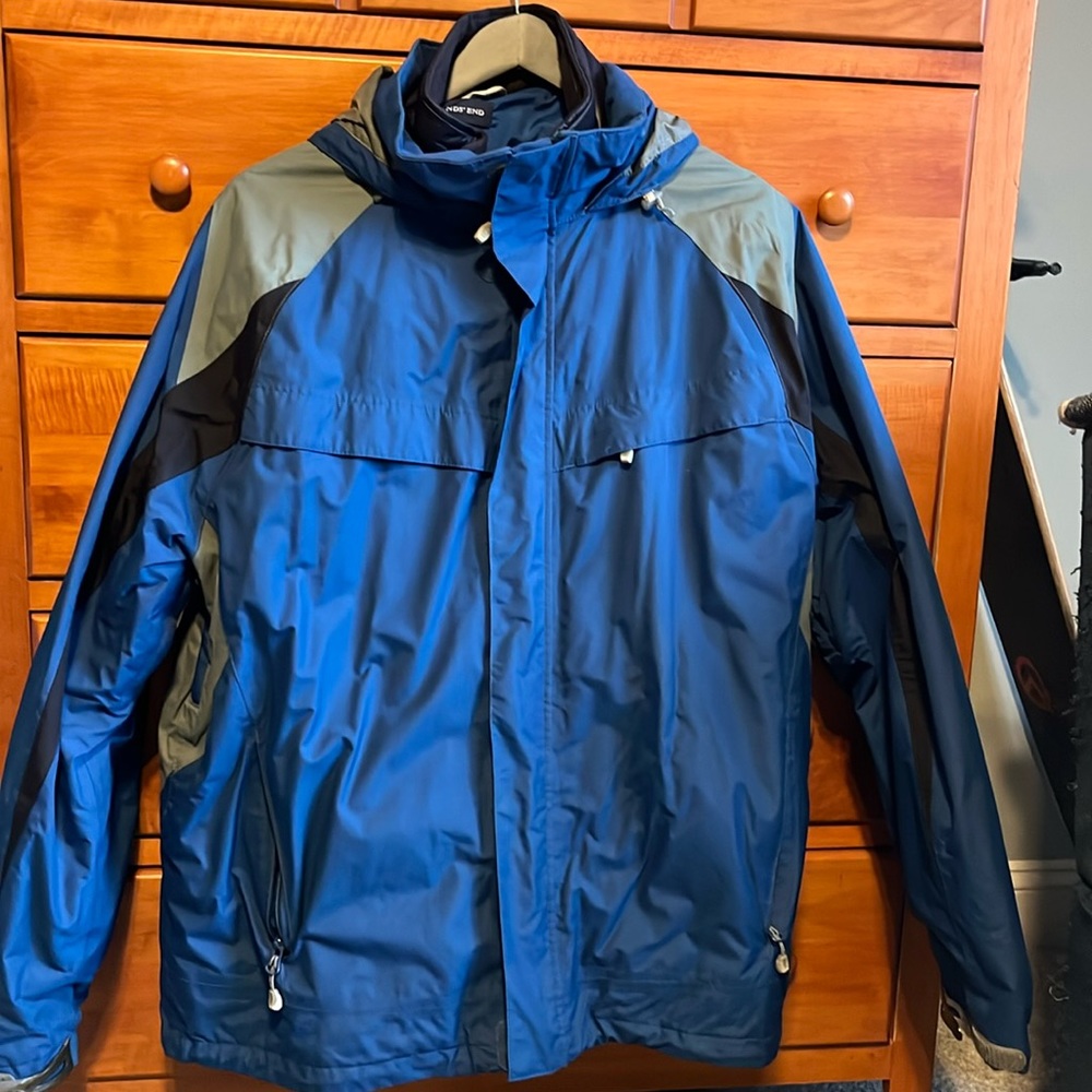 Lands End large men’s coat 42-44 size. 2 in 1 coat. Blue, gray, navy.